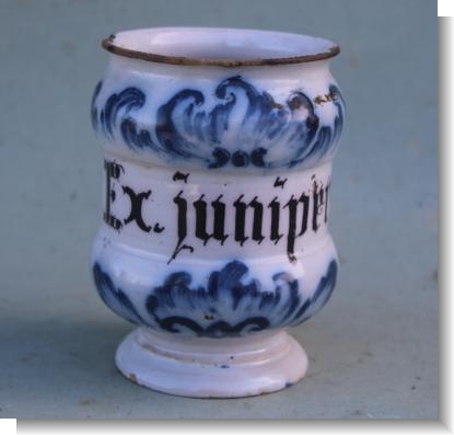 ITALIAN DRUG JAR, c.1730